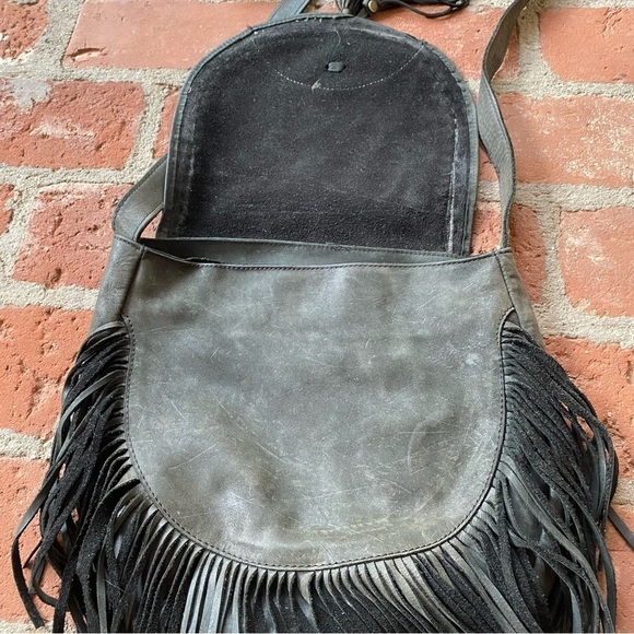 Veggio Fringed Cowgirl Distressed cross body black leather flap bag paisley - Picture 7 of 16